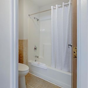 Quadruple Room Two Queen Beds Tub Disability Access or Non Smoking